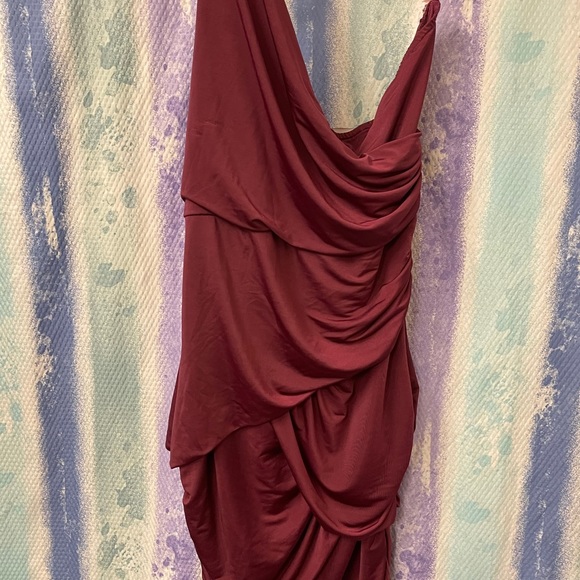 AKIRA Dresses & Skirts - Akira Chicago red label plum body con dress